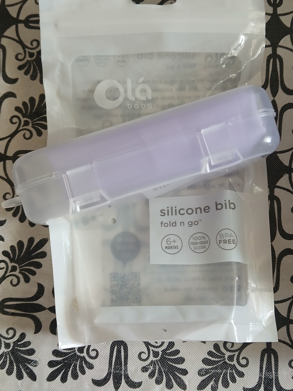 Olá Baby Fold 'n Go Silicone Bib in Light Purple